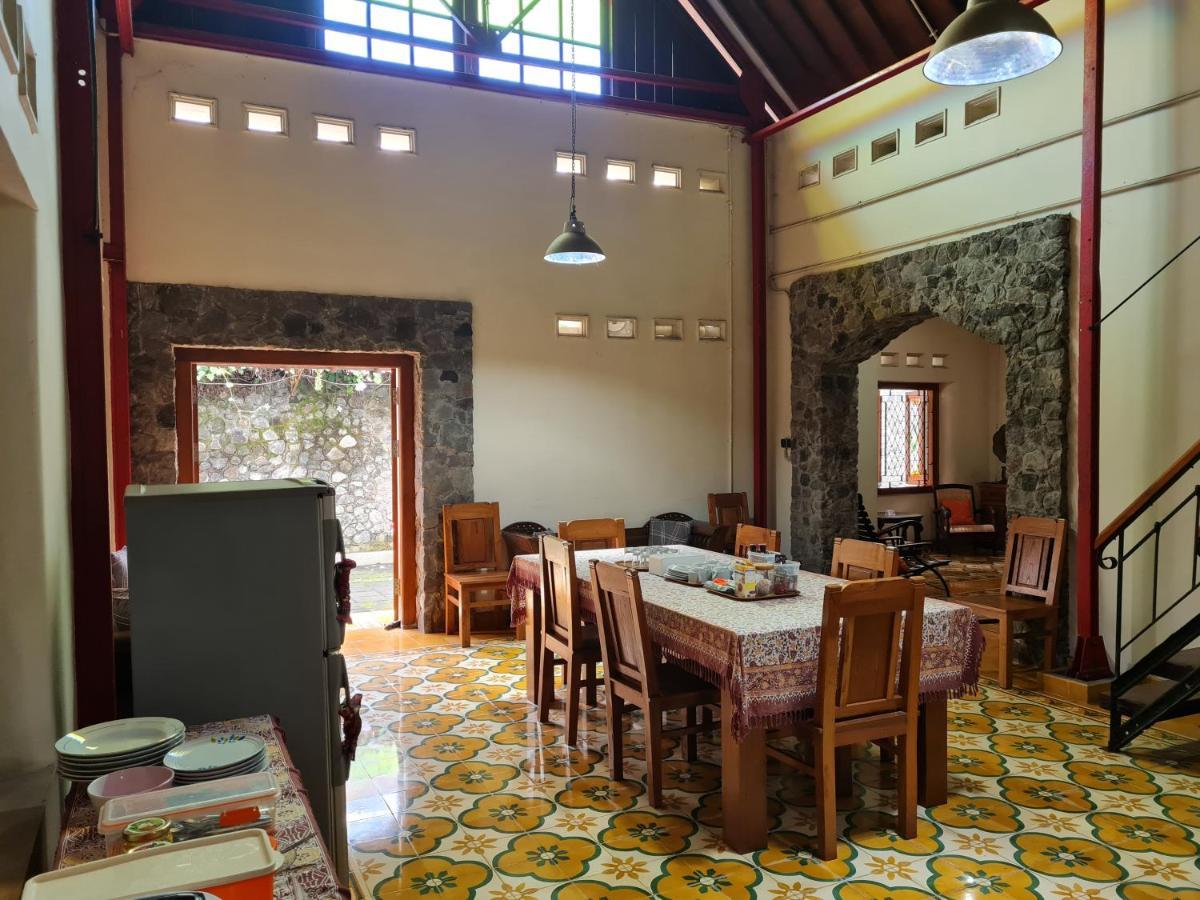 Omah Pitoe Yogya Homestay Yogyakarta Exterior photo