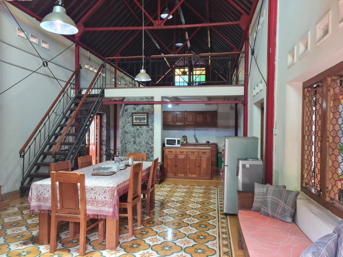 Omah Pitoe Yogya Homestay Yogyakarta Exterior photo