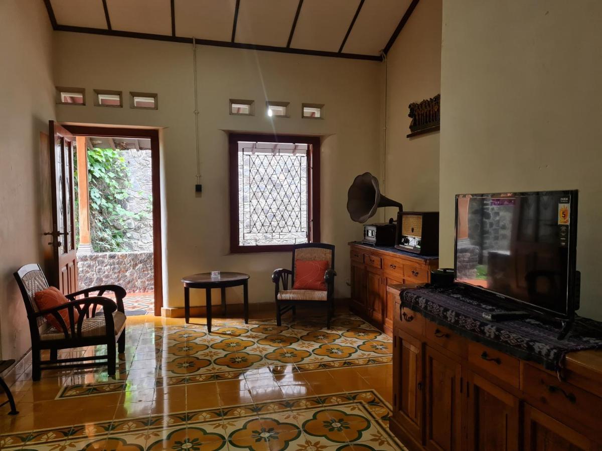 Omah Pitoe Yogya Homestay Yogyakarta Exterior photo
