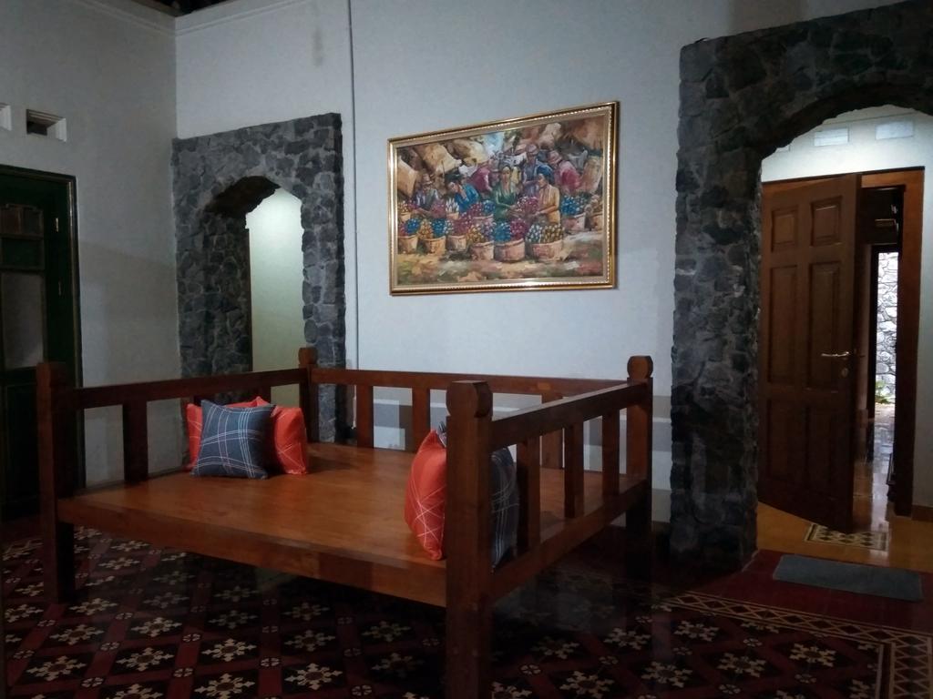 Omah Pitoe Yogya Homestay Yogyakarta Exterior photo